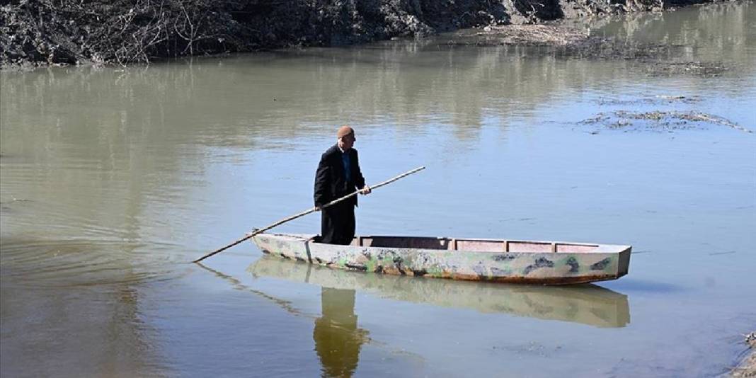 Türkiye’nin “Yerli Robinson’u”: İki kanal arasındaki adacıkta sürdüğü yaşamla dikkat çekiyor 4